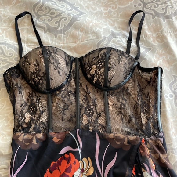 Dress - Picture 5 of 12